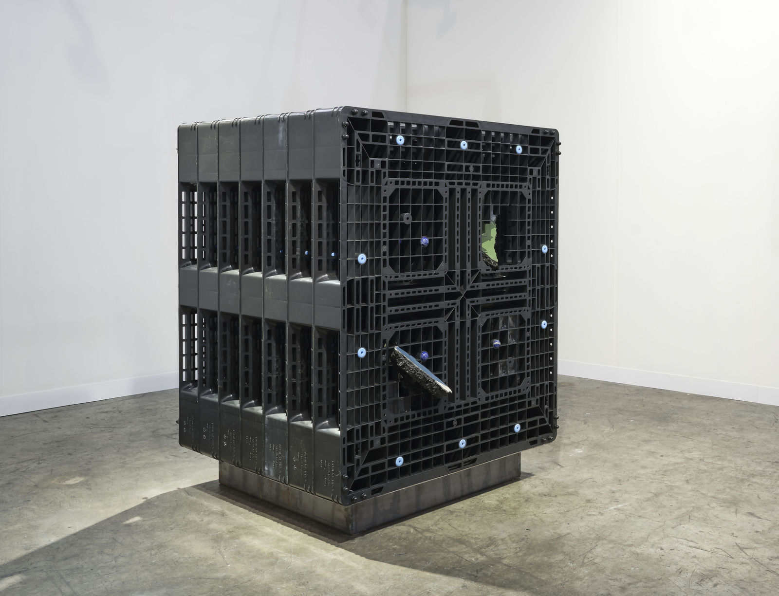 Leelee Chan 陳麗同, Pallet in Repose (Resurfacer) 凝伫之盘（重现）, 2021