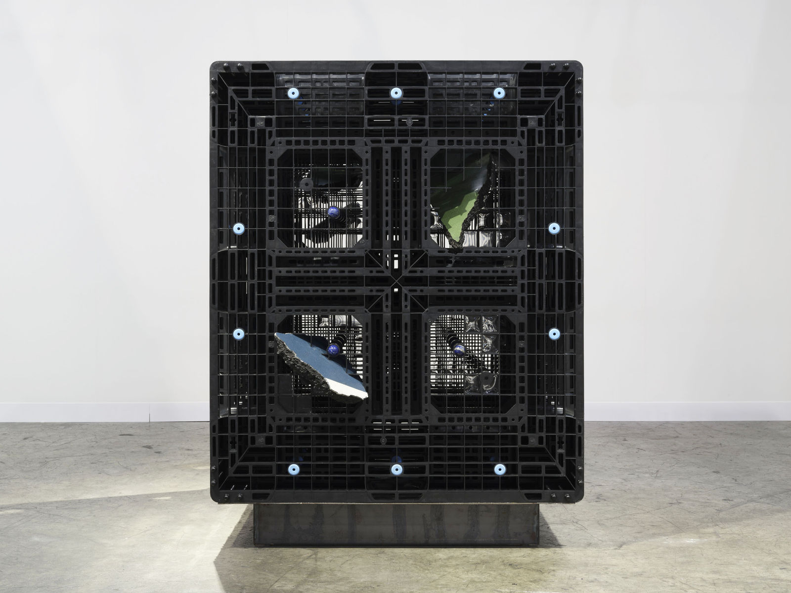 Leelee Chan 陳麗同, Pallet in Repose (Resurfacer) 凝伫之盘（重现）, 2021