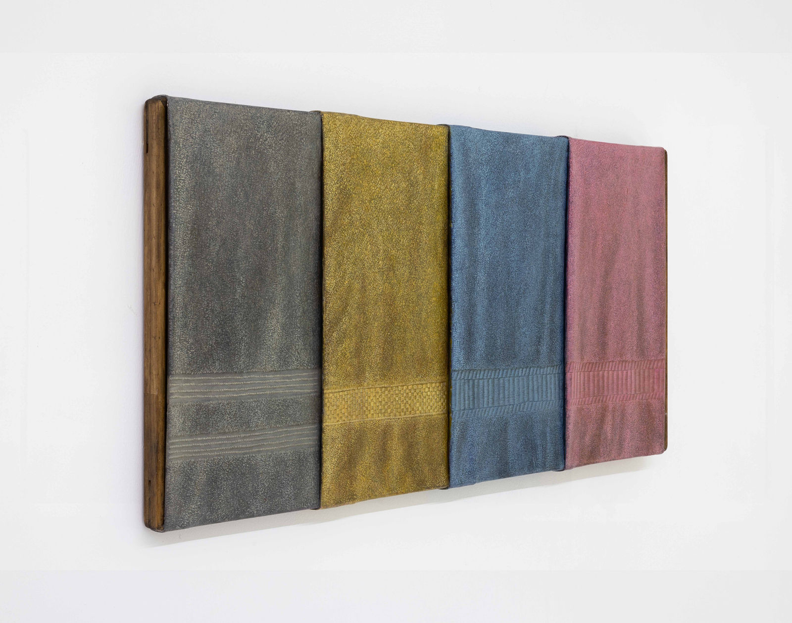 Ryosuke Kumakura 熊倉良介, Towels 毛巾, 2023