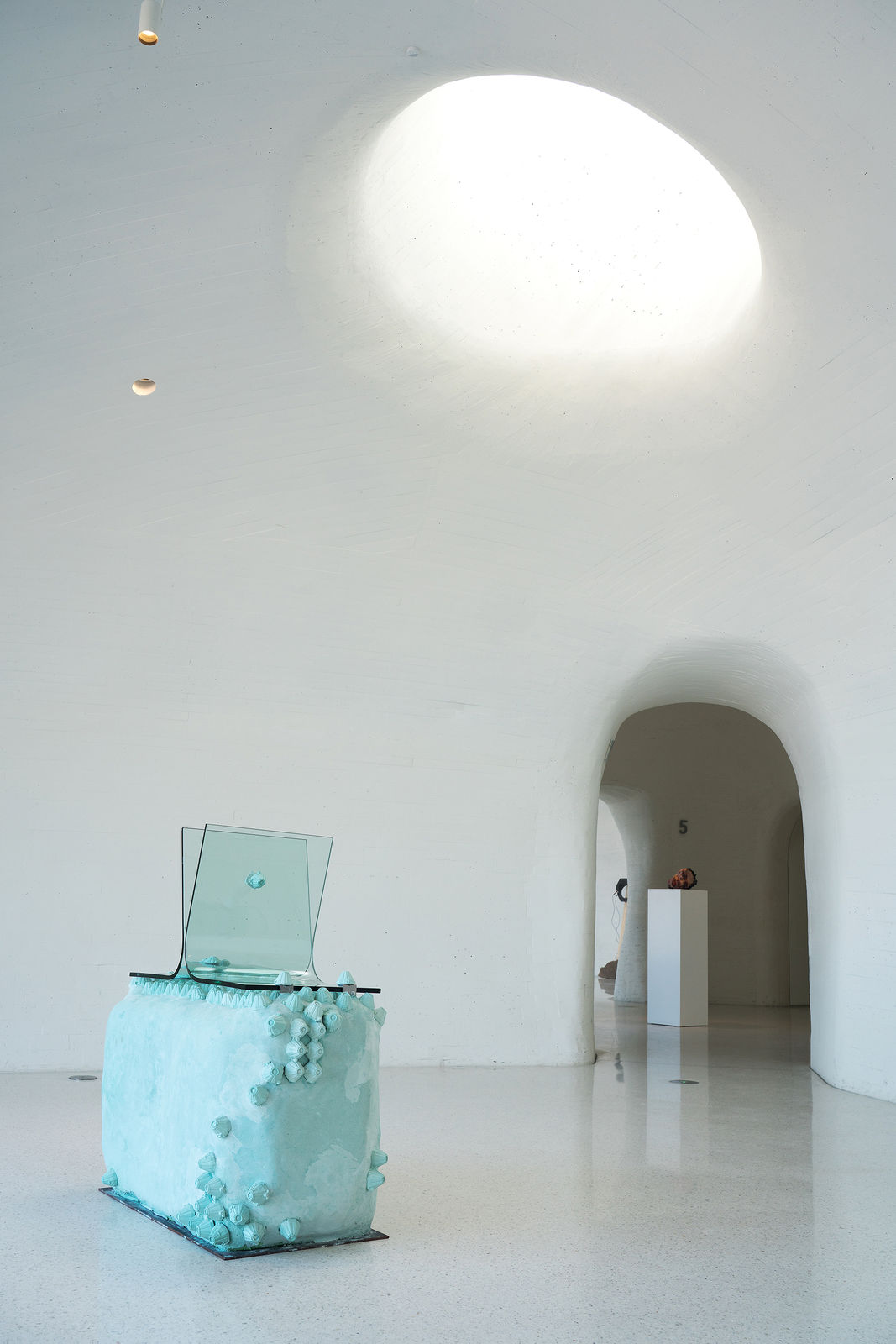 Leelee Chan 陳麗同, Seaglass Equilibrium 海玻璃平衡, 2019