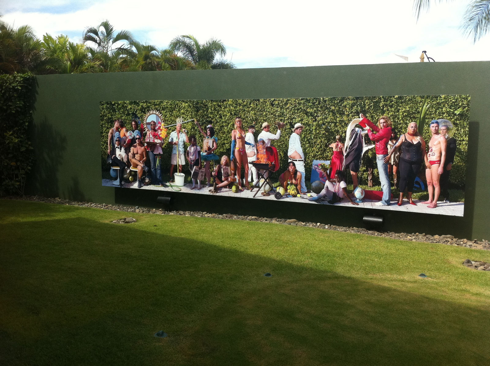 Carlos Betancourt, (Private collection view), The Hedge, 2017