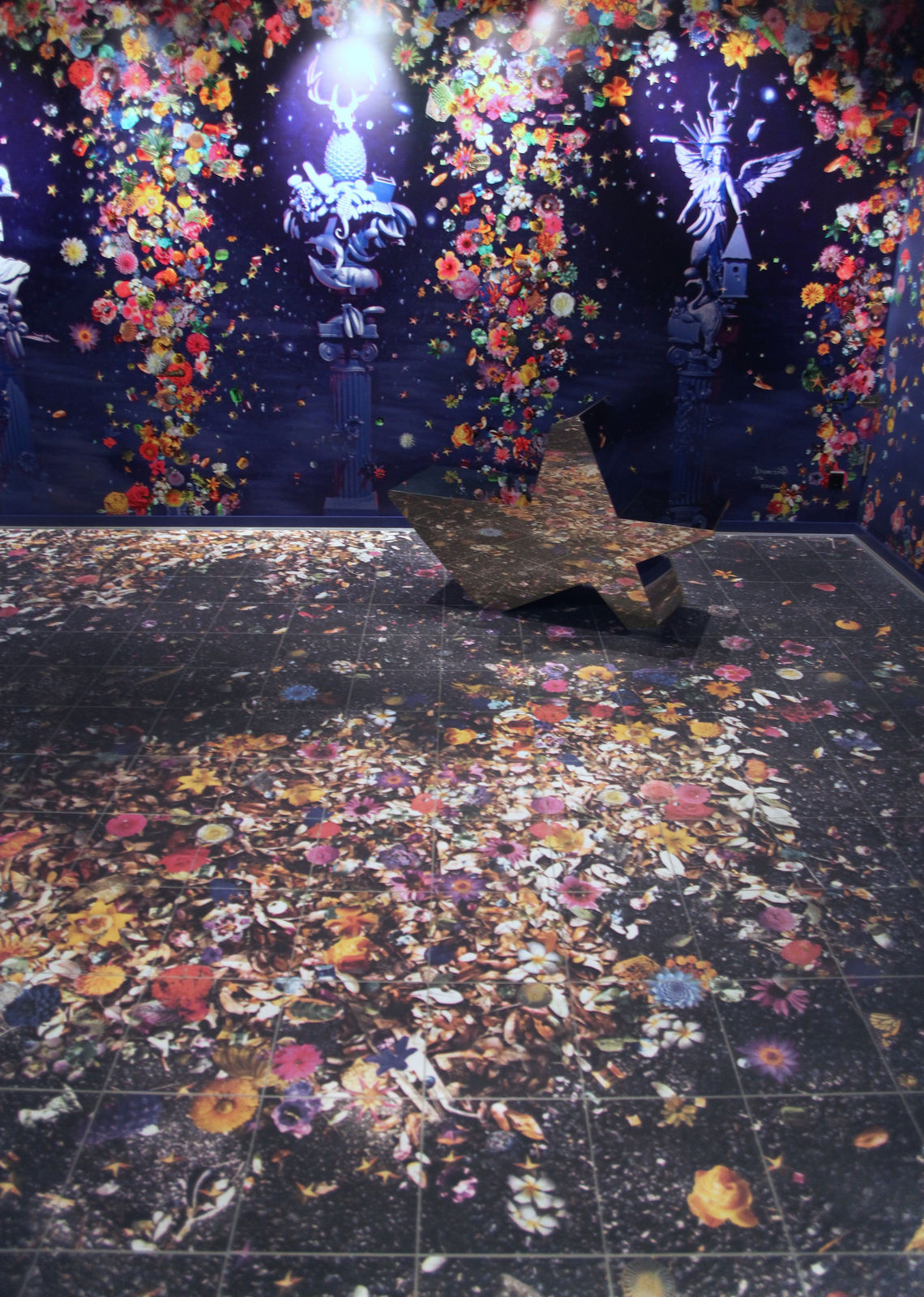 Carlos Betancourt in collaboration with Alberto Latorre, Celestial Garden, (at the Ensemble Vestibule, Celebrity Cruise collection), Corporate Art site-specific permanent installation, 2012