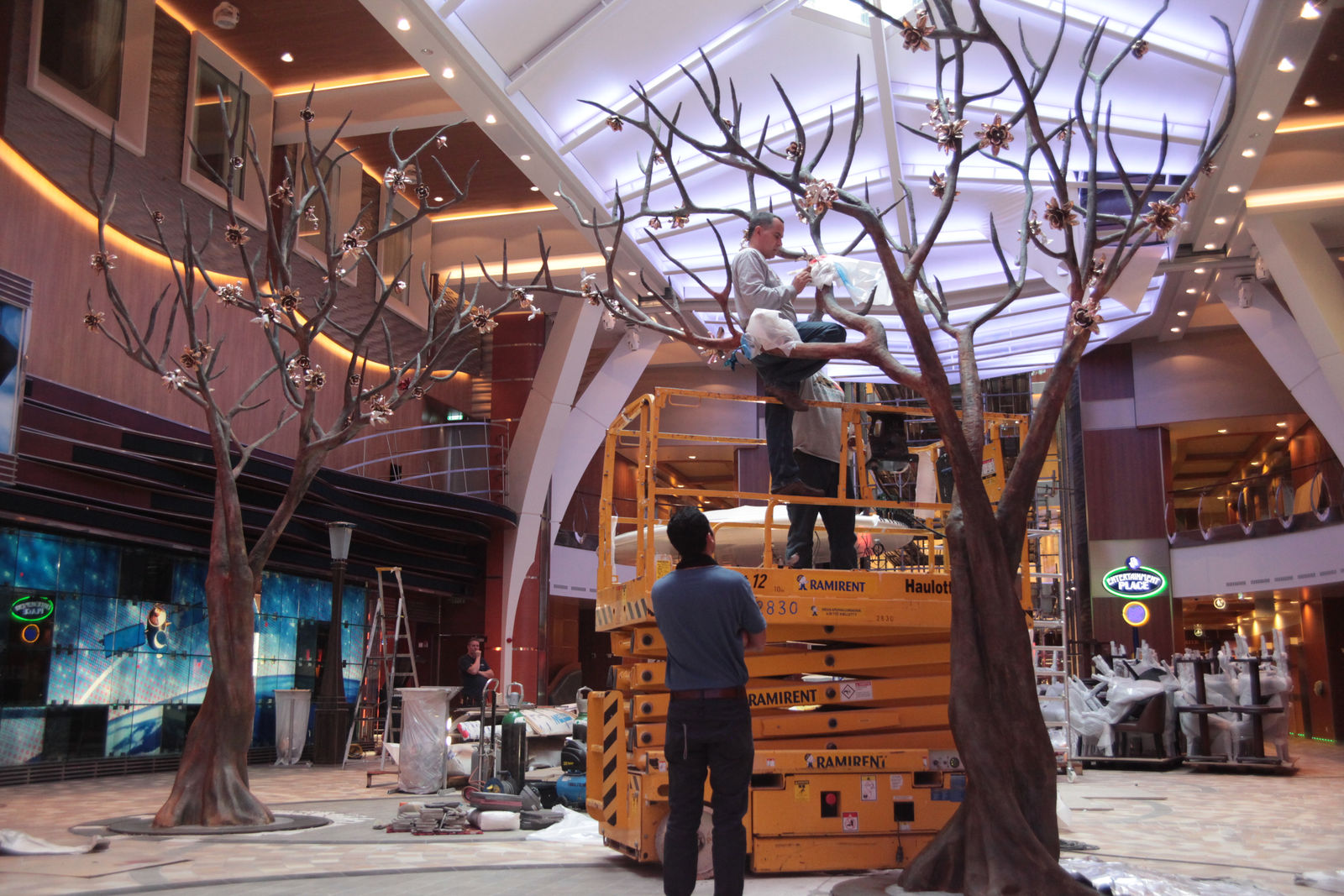 Carlos Betancourt in collaboration with Alberto Latorre, Enchanted Trees, (site specific commission, Icart corporate art), 2010