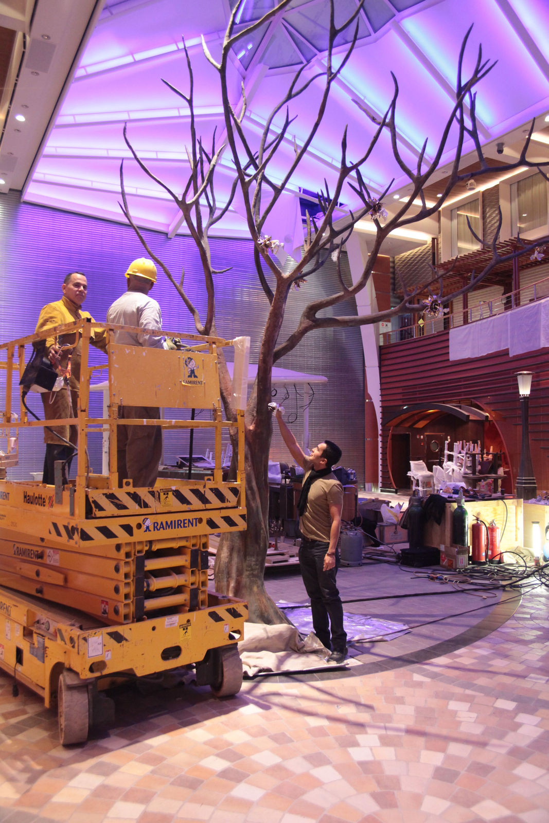 Carlos Betancourt in collaboration with Alberto Latorre, Enchanted Trees, (site specific commission, Icart corporate art), 2010