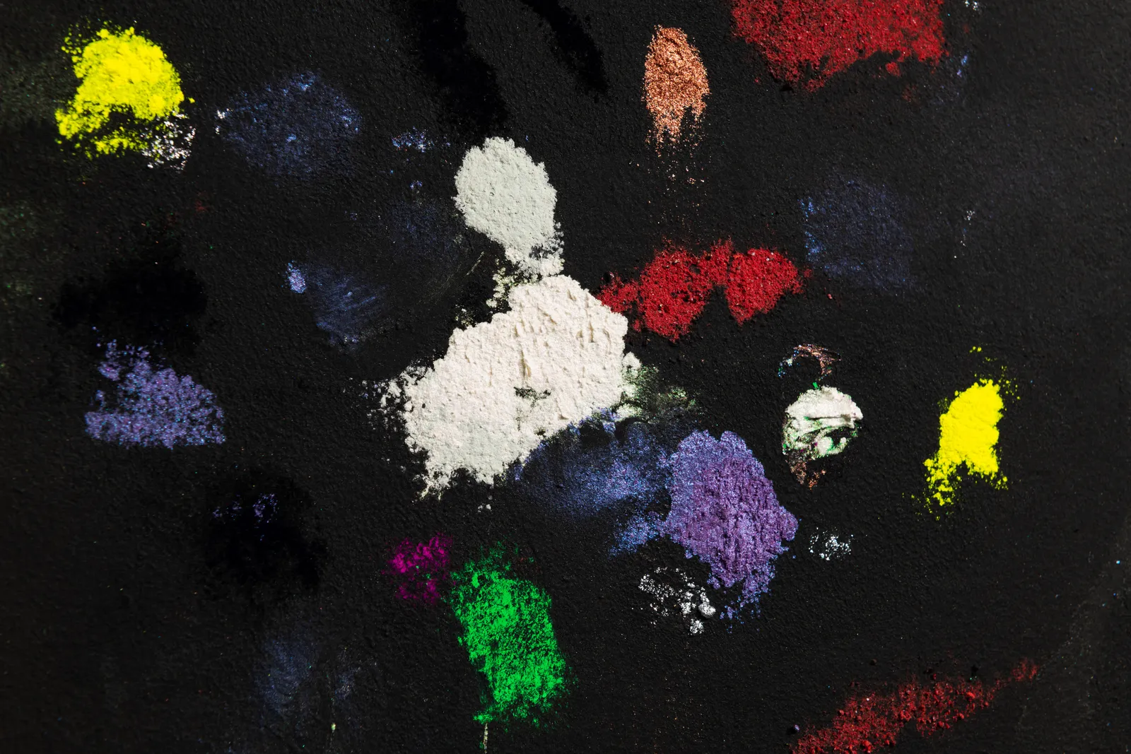 Mel O'Callaghan, My heart beneath the earth, 2024