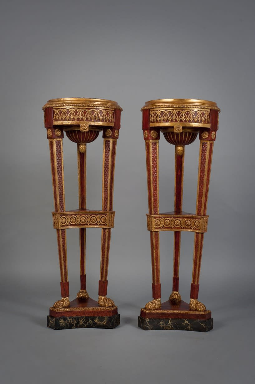 PAIR OF ITALIAN LACQUERED AND GILT WOOD GUERIDONS, Roma, late 18th Century