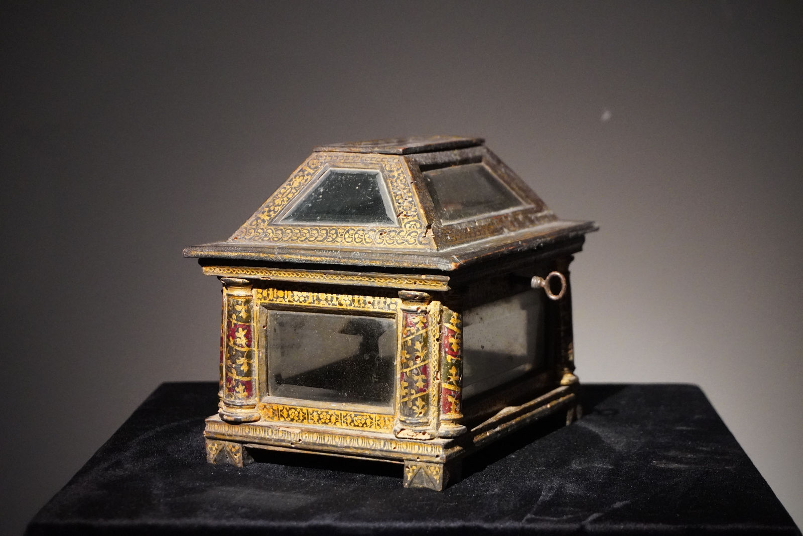VENETIAN LAQUERED BOX, Venice, 17th Century