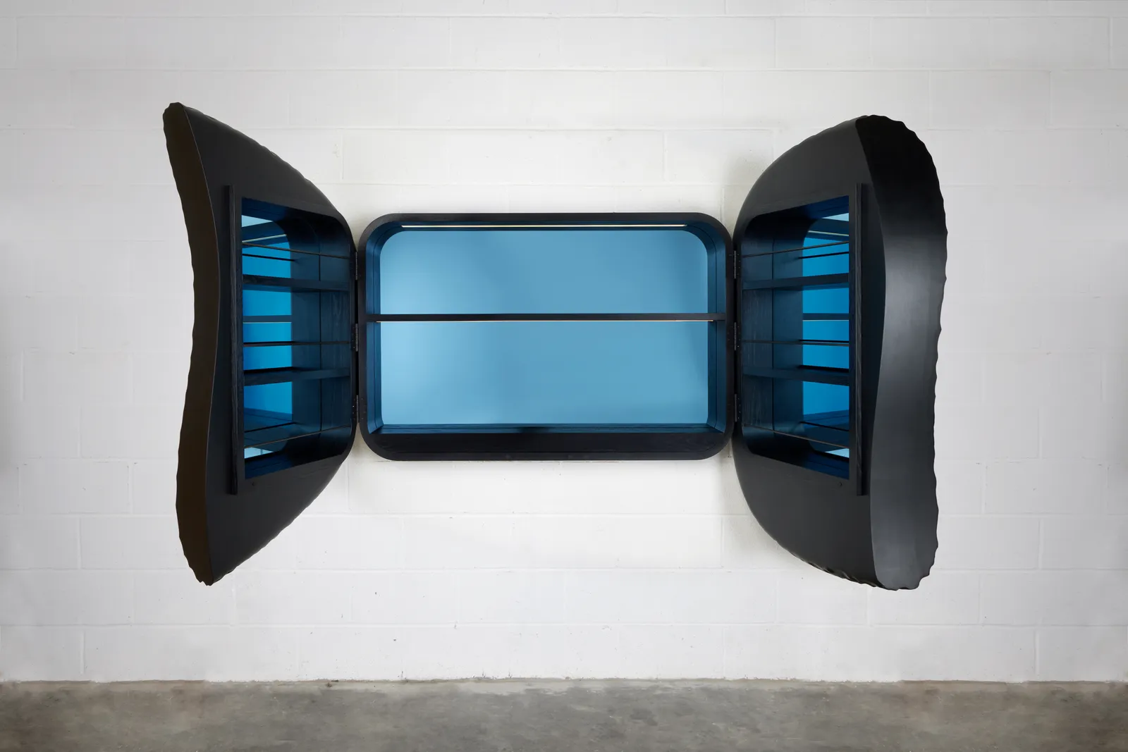 Simon Stewart, Den Bar, 2024