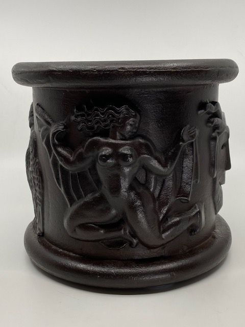 PETRUS Anna, Paire d'urnes en fonte de fer , 1924