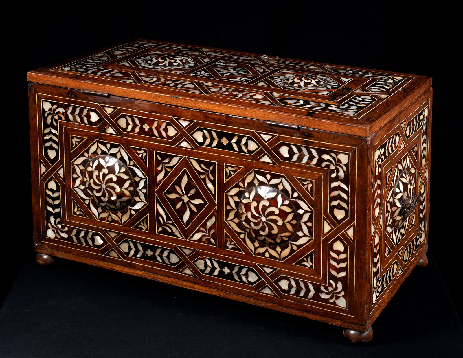 ANONYMOUS, Enconchado Trunk