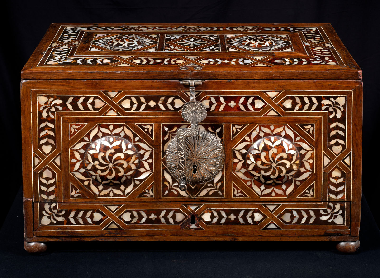 ANONYMOUS, Enconchado Trunk