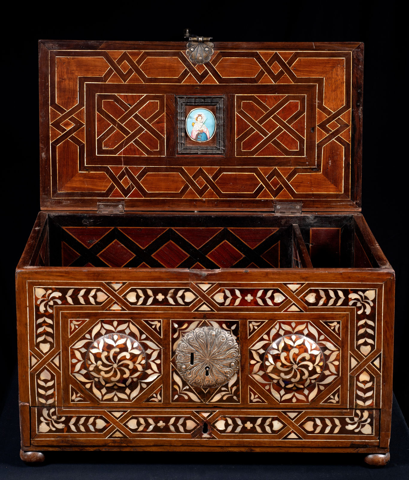 ANONYMOUS, Enconchado Trunk