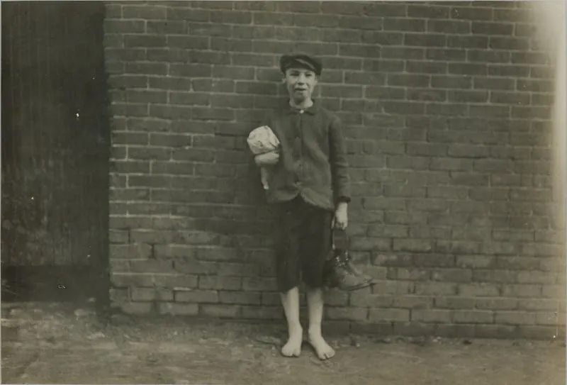 Lewis Hine, Lewiston, Me., #707, April, 1909
