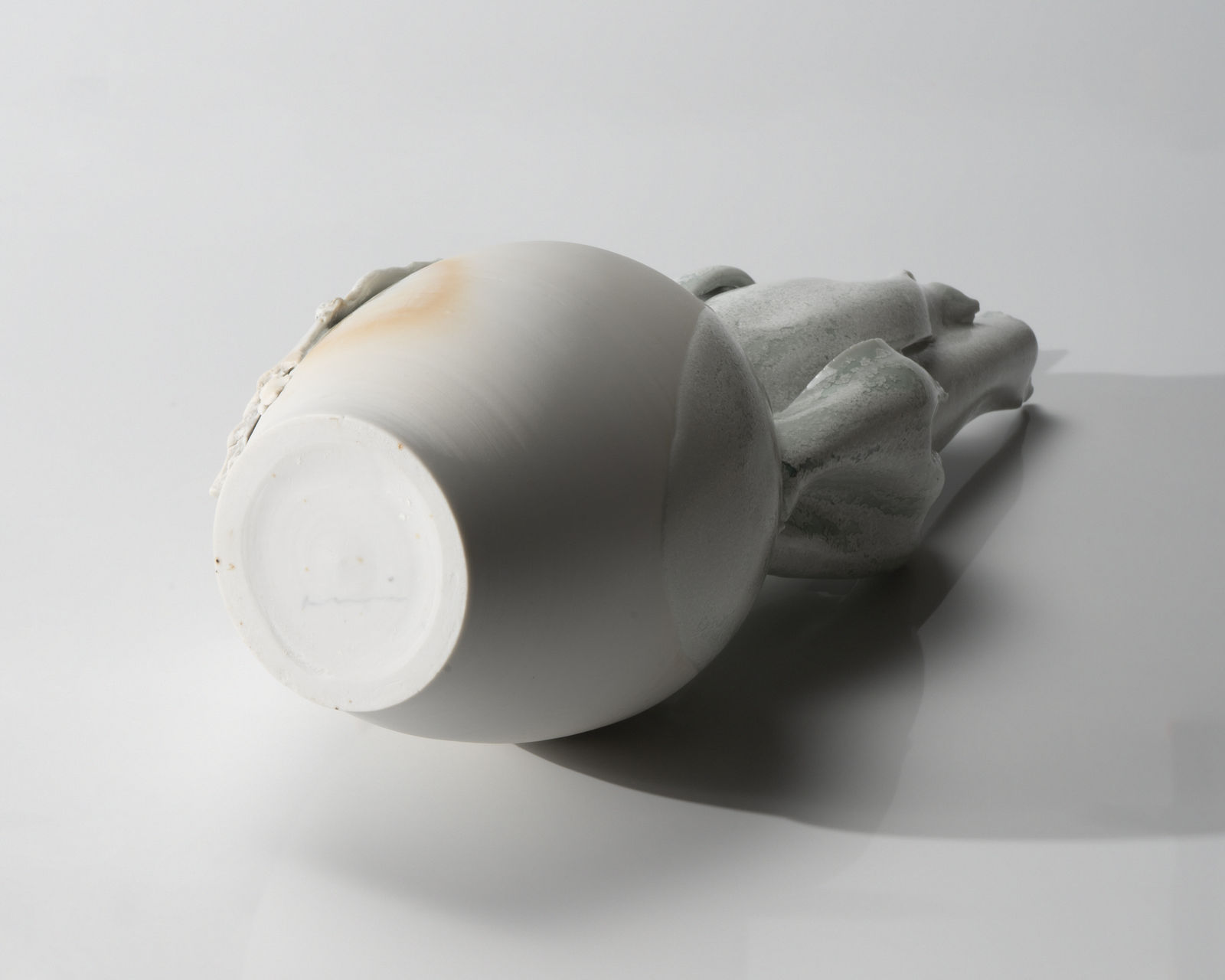 Kato Mami 加藤真美, No. 5 Frost glazed flower vase "Kishibe," white, 2025