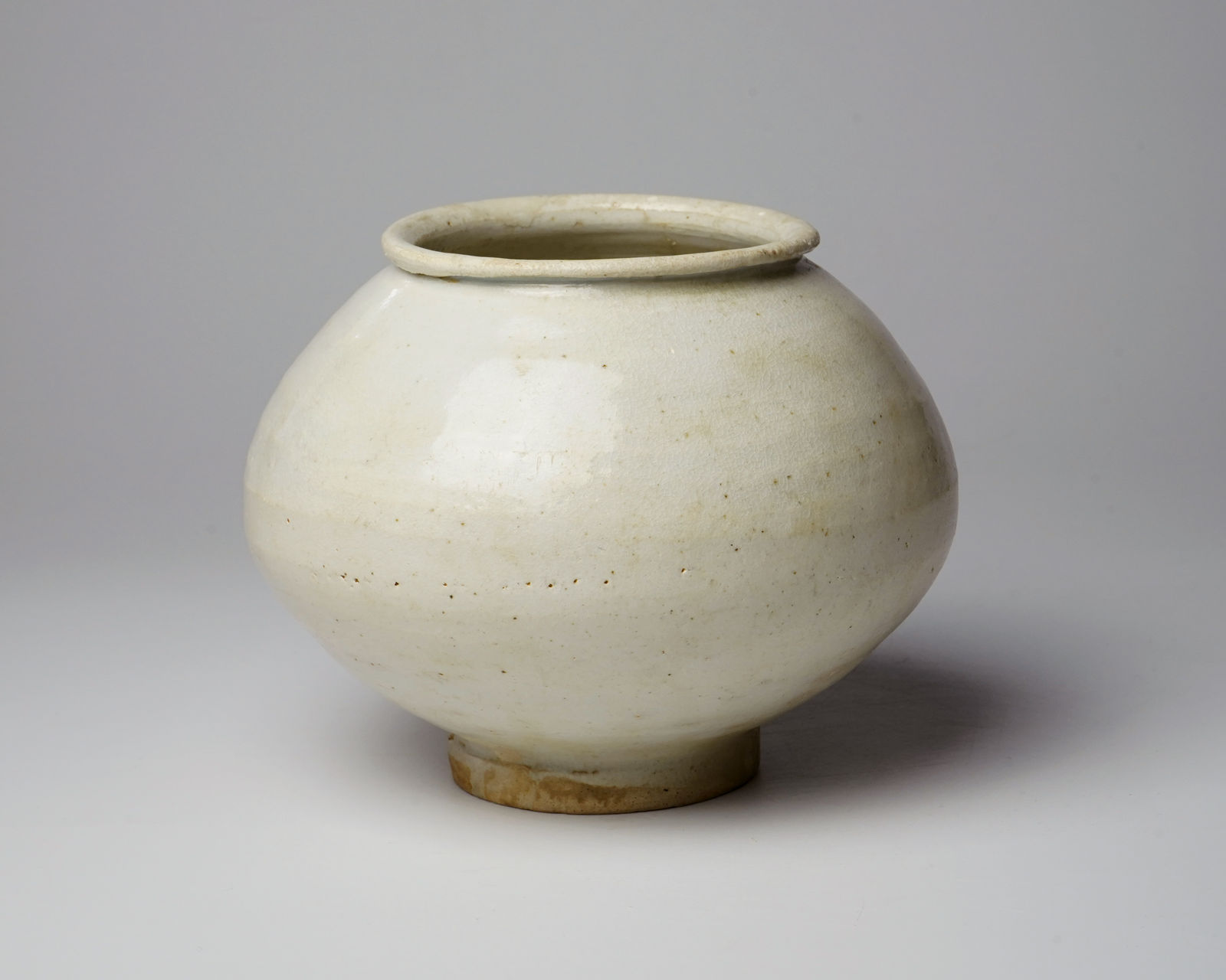 Korean Lee Dynasty White Glazed Jar 李朝白磁壺
