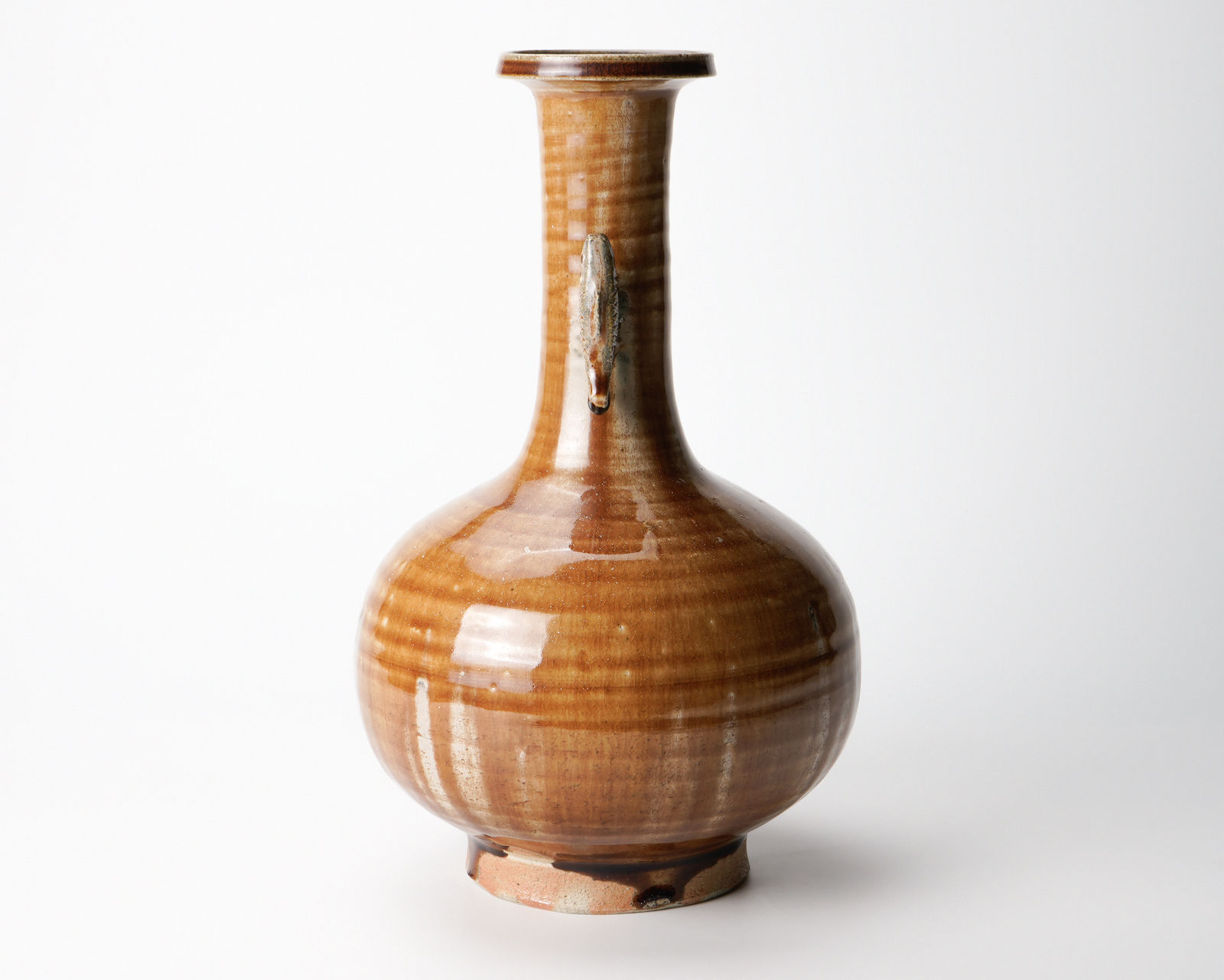 Yasuhara Kimei 安原喜明, Brown-Glazed Flower Vase with Fish-Shaped Side Handles, 魚文耳飴釉花生, circa late 1940s