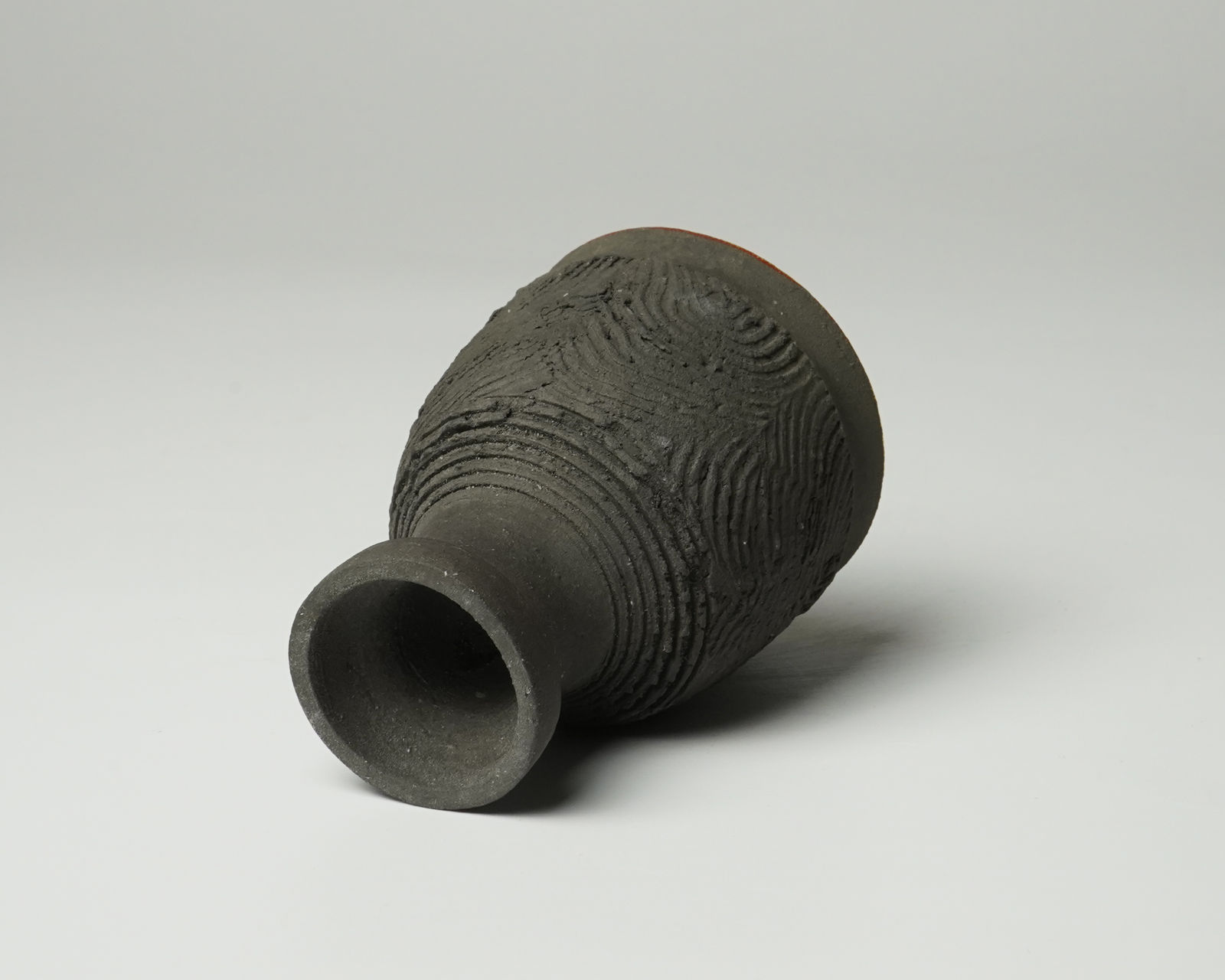 Sakata Jinnai 坂田 甚内, Oxidized smoke sake cup with gold interior 金環杯