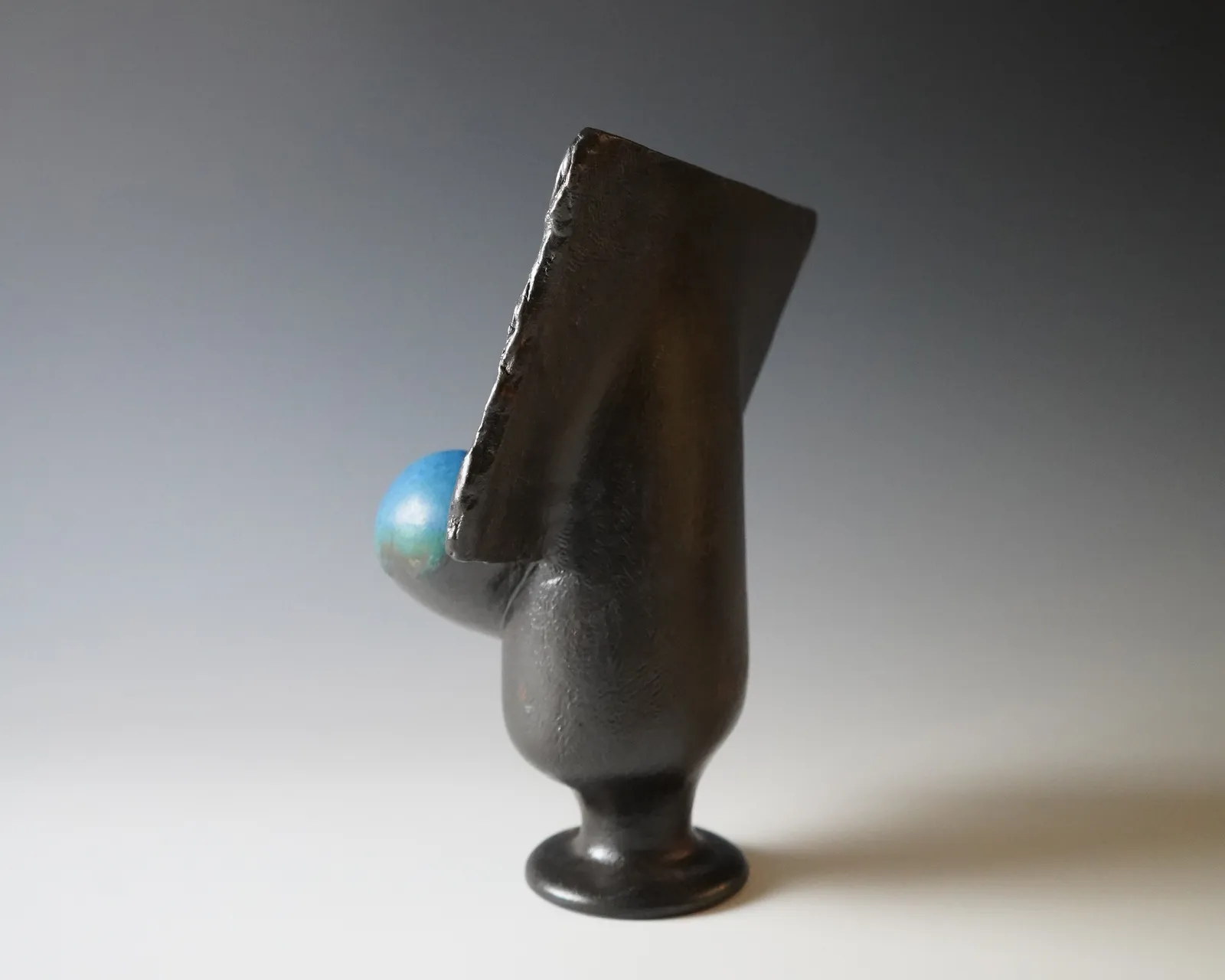 Yanagihara Mutsuo 柳原睦夫, Vessel "where the soul resides" 碧釉壷 “玉の所在”, 2014