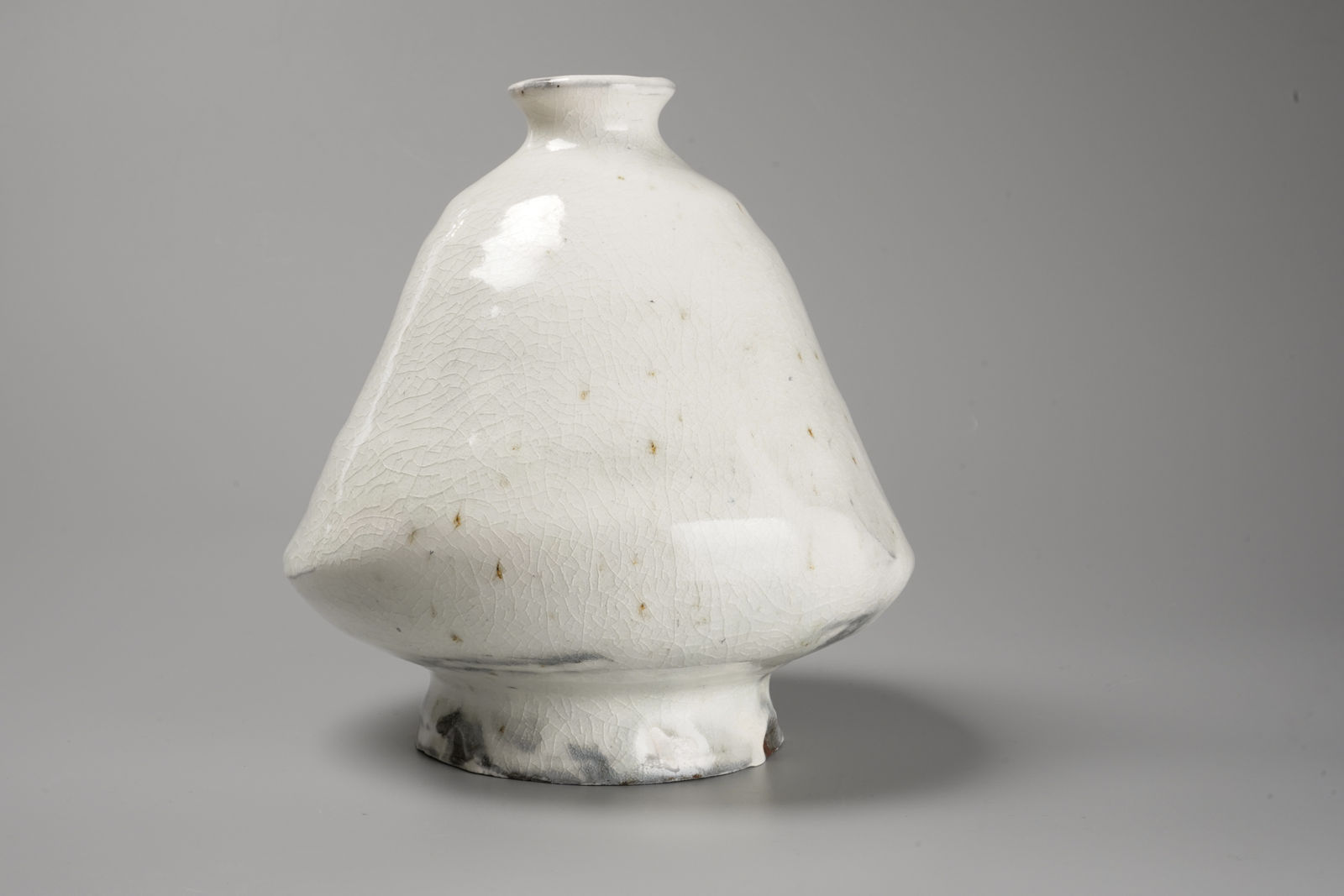 Kondo Seiko 近藤 精宏, Kohiki Jar with Transparent Glaze 粉引扁壺