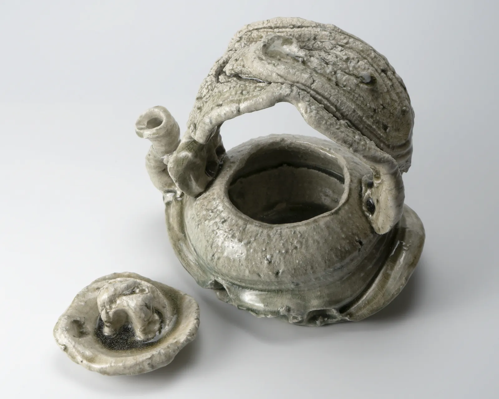 Suzuki Goro 鈴木五郎, Tea pot with ash glaze 灰青磁土瓶