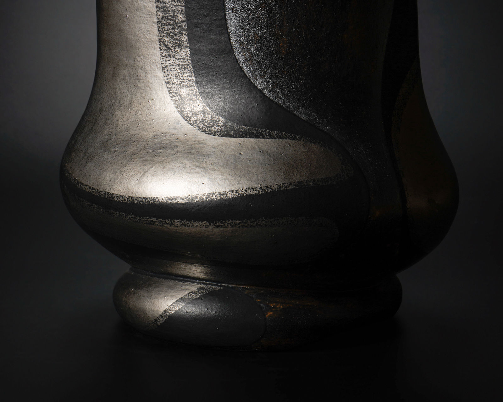 Yanagihara Mutsuo 柳原睦夫, Silver Oribe Vessel with Jomon Decoration and Yayoi Form 縄文式弥生形壺 (銀オリベ), 2000