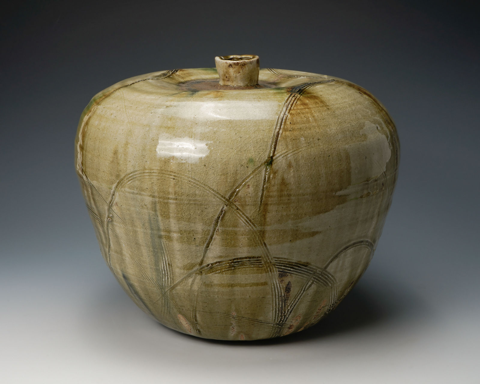 Tsuboshima Dohei 坪島 圡平, Large jar with ash glaze and comb-mark decoration, 1990's