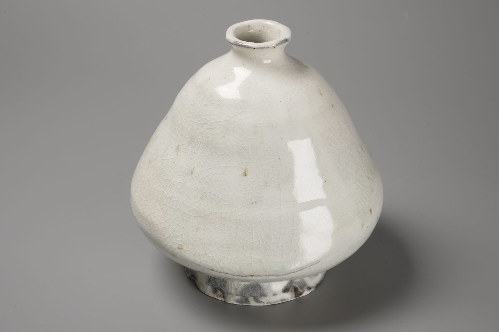 Kondo Seiko 近藤 精宏, Kohiki Jar with Transparent Glaze 粉引扁壺
