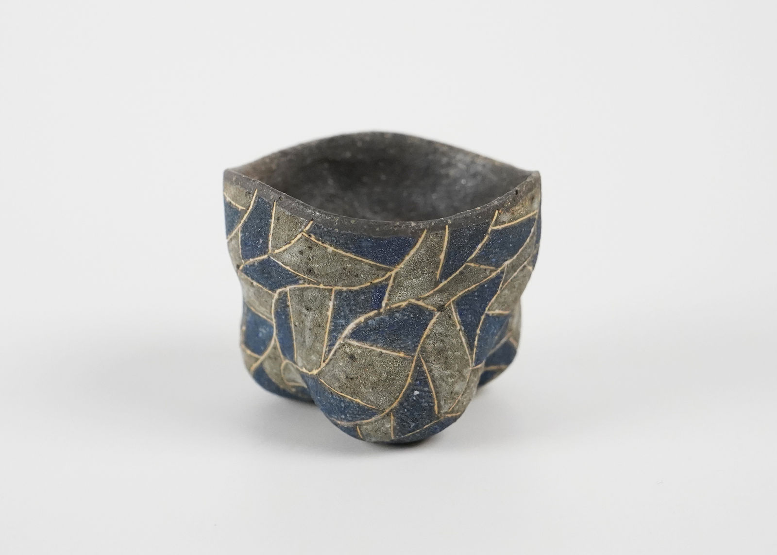 Takeuchi Shingo 竹内真吾, Inlaid Blue Guinomi, 2021