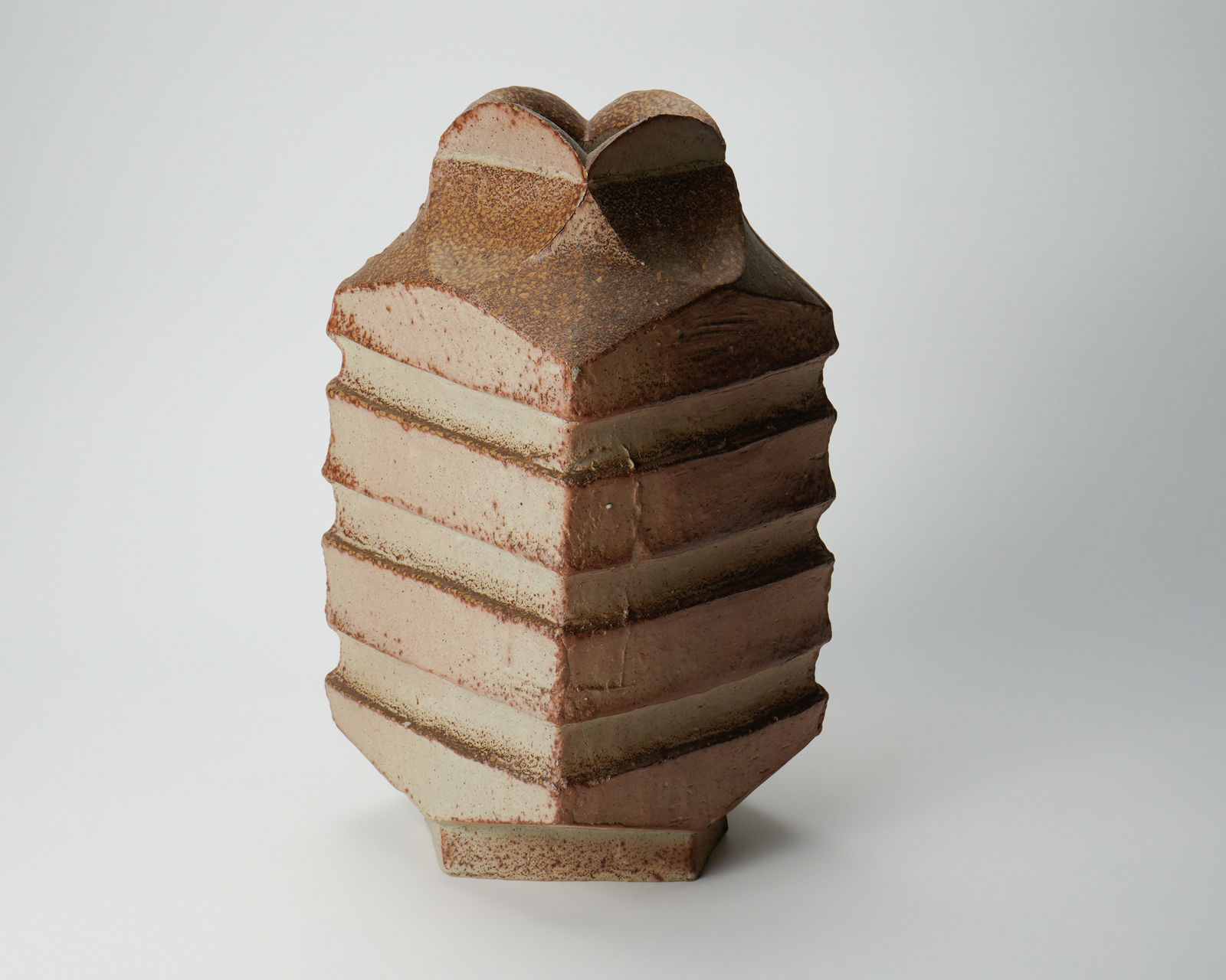 Mori Togaku 森 陶岳, Faceted Bizen jar, 1990