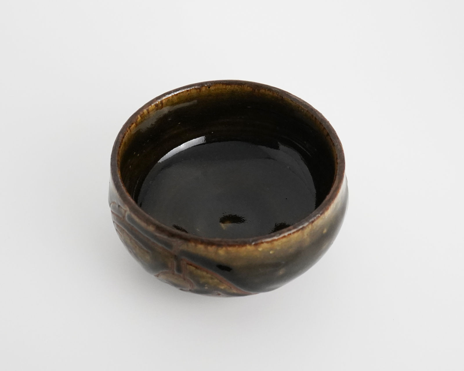 Kinjo Jiro 金城次郎, Teabowl with Fish Drawing 魚紋茶碗