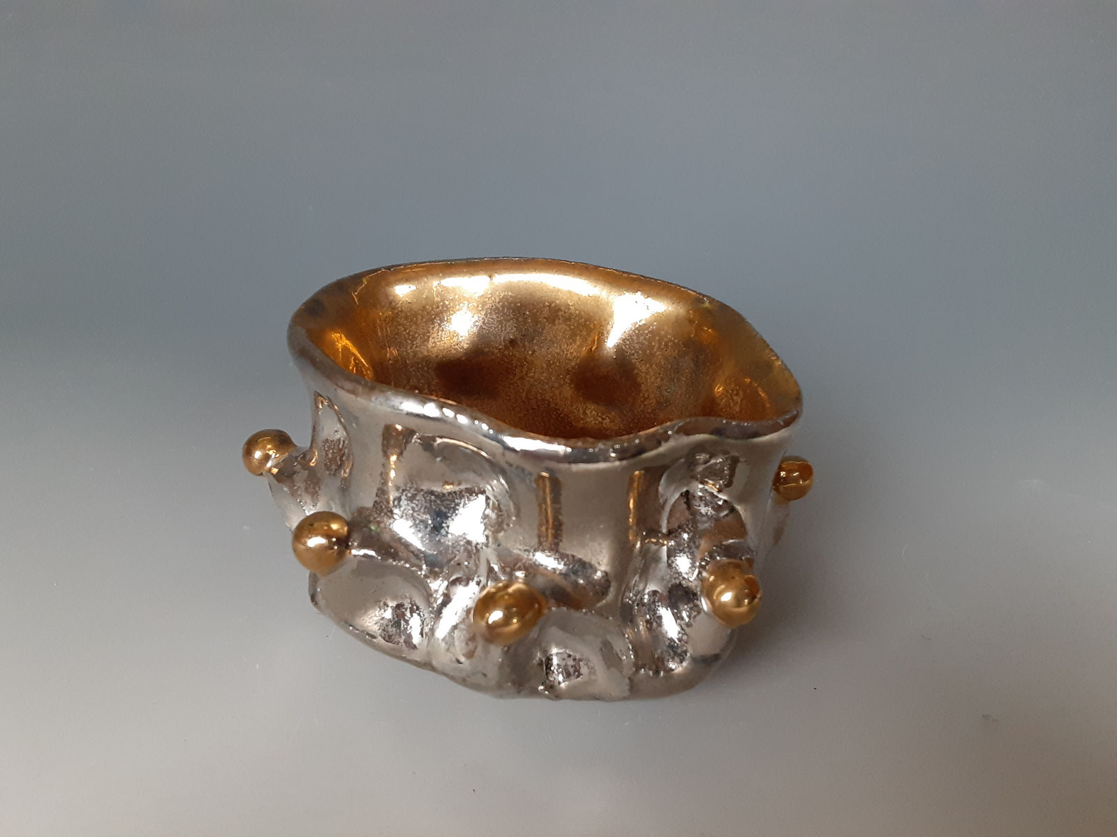 Ishiyama Tetsuya 石山哲也, Gold and Silver Crown Guinomi 金白金隆粒酒盃, 2020