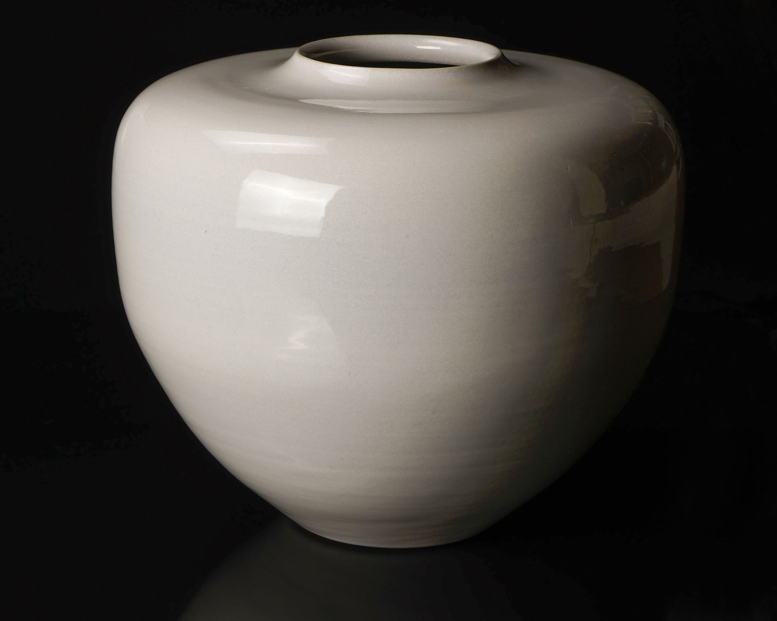 Miyanohara Ken 宮之原 謙, Large Jar with Radiant White Glaze, 白燿磁大壺, circa 1960s–1970s