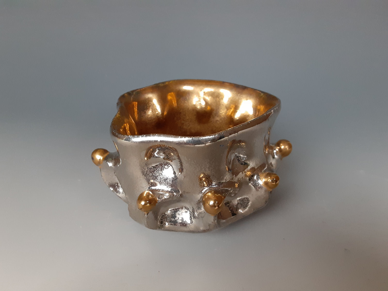 Ishiyama Tetsuya 石山哲也, Gold and Silver Crown Guinomi 金白金隆粒酒盃, 2020