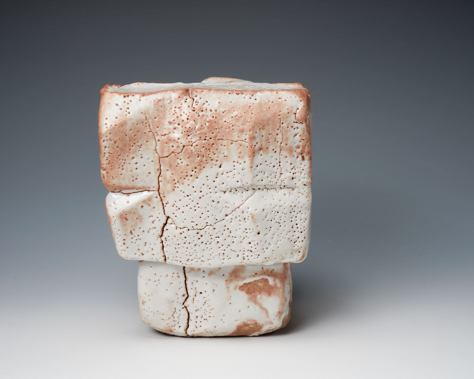 Suzuki Osamu 鈴木蔵, Shino Sculptural Flower Vessel 志野花器