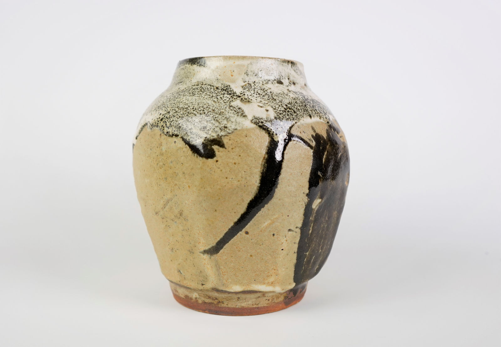 Murata Gen 村田 元, Faceted Jar, Iron on Rice Husk Glaze 糠白釉黒文面取壺