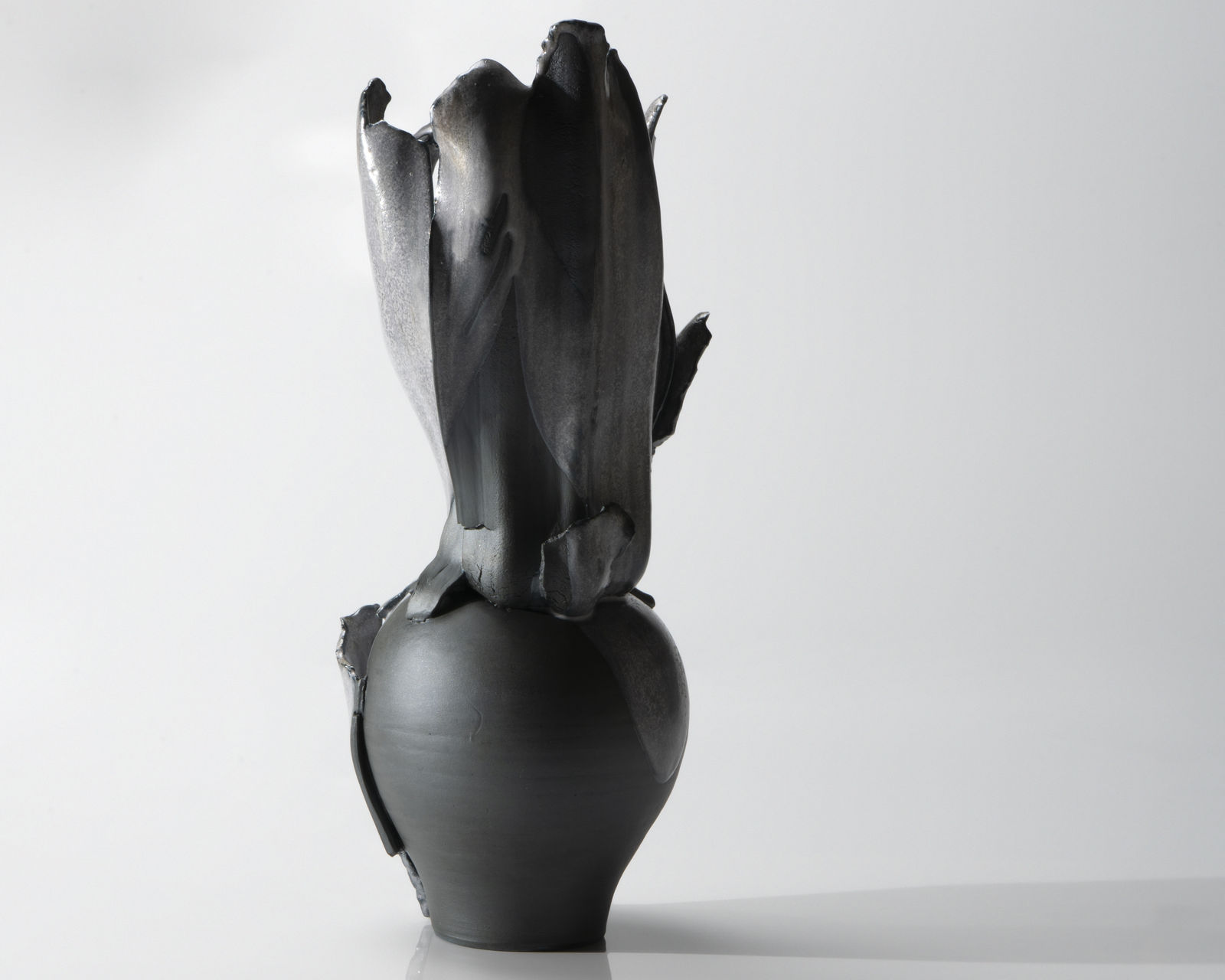 Kato Mami 加藤真美, No. 1 Frost glazed flower vase "Kishibe," black, 2023