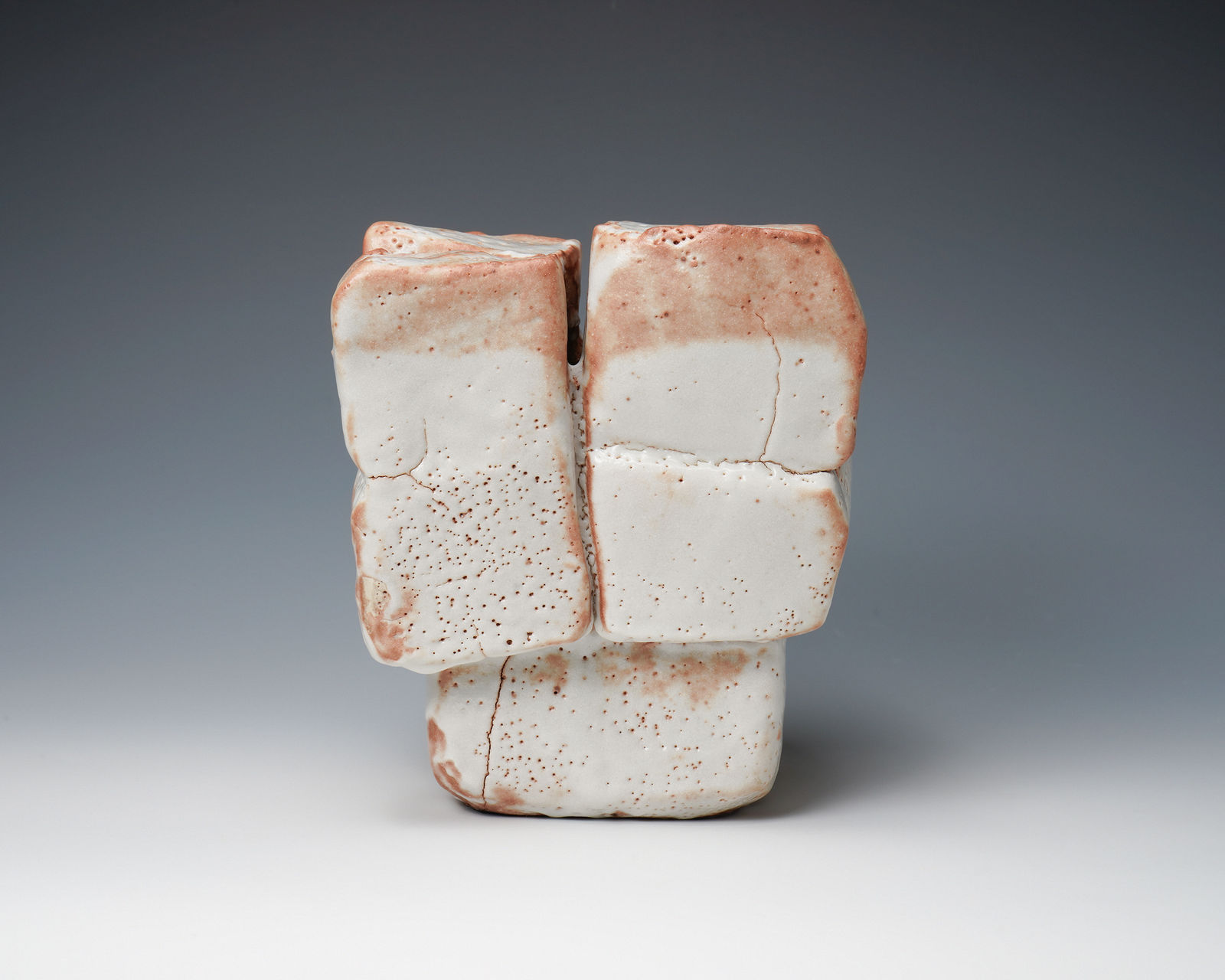 Suzuki Osamu 鈴木蔵, Shino Sculptural Flower Vessel 志野花器