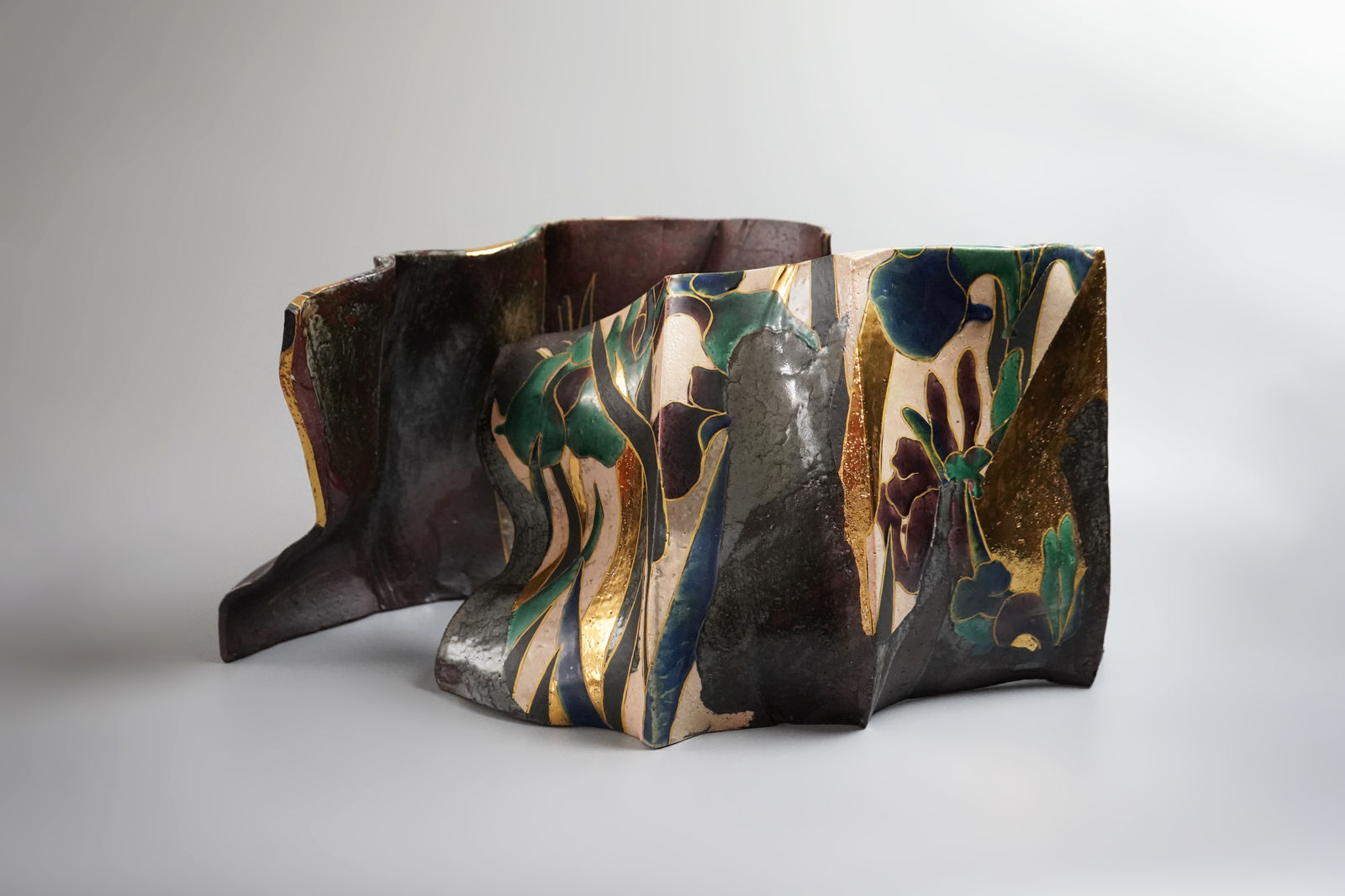 Nakamura Takuo 中村 卓夫, Vessel, not a vessel 器になるコトをやめたうつわ, 2015