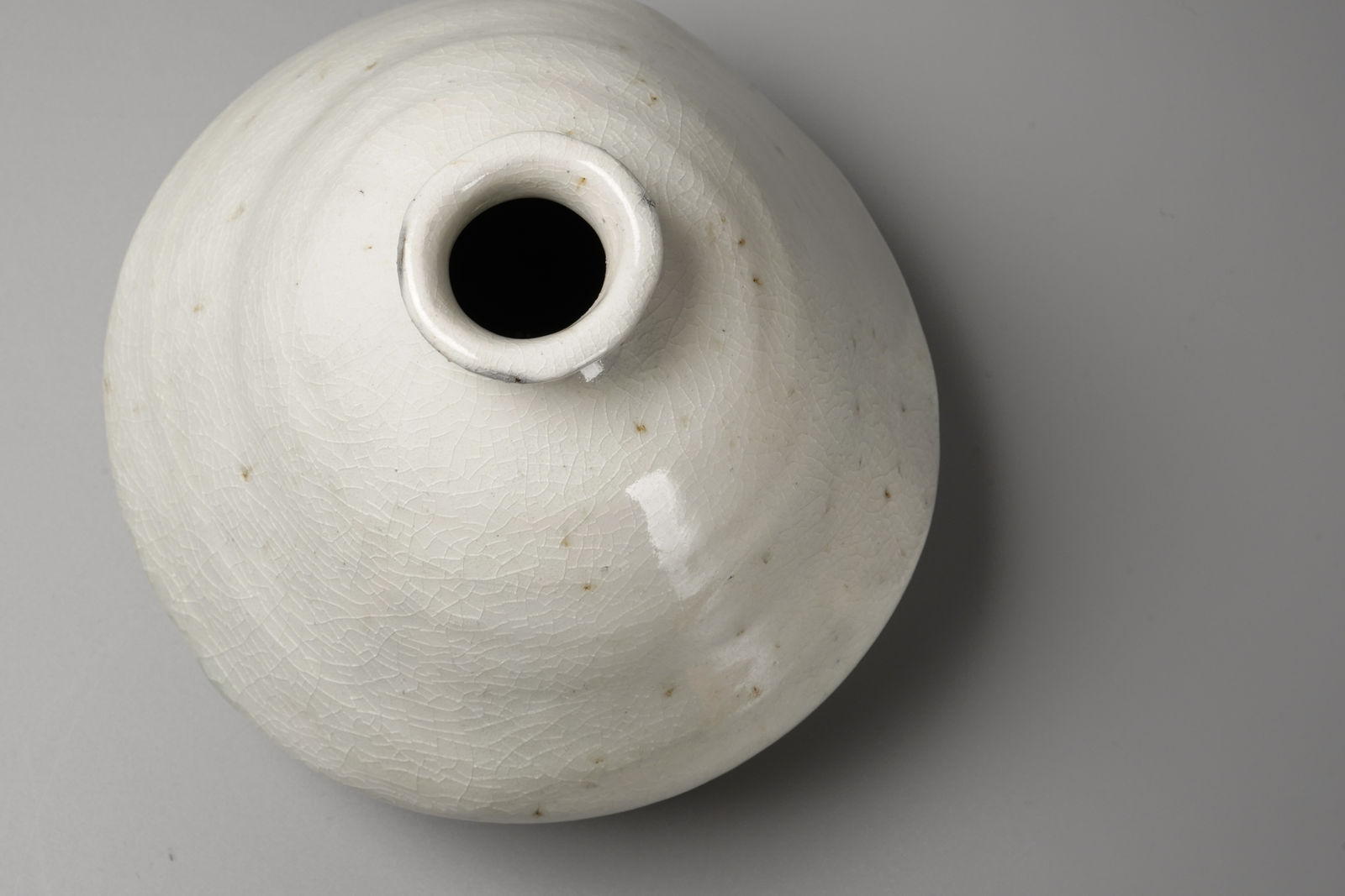 Kondo Seiko 近藤 精宏, Kohiki Jar with Transparent Glaze 粉引扁壺