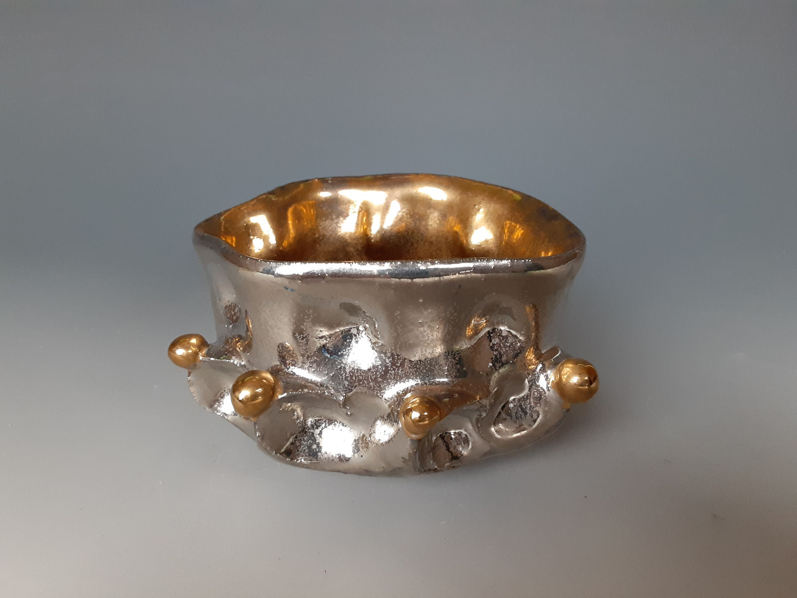 Ishiyama Tetsuya 石山哲也, Gold and Silver Crown Guinomi 金白金隆粒酒盃, 2020