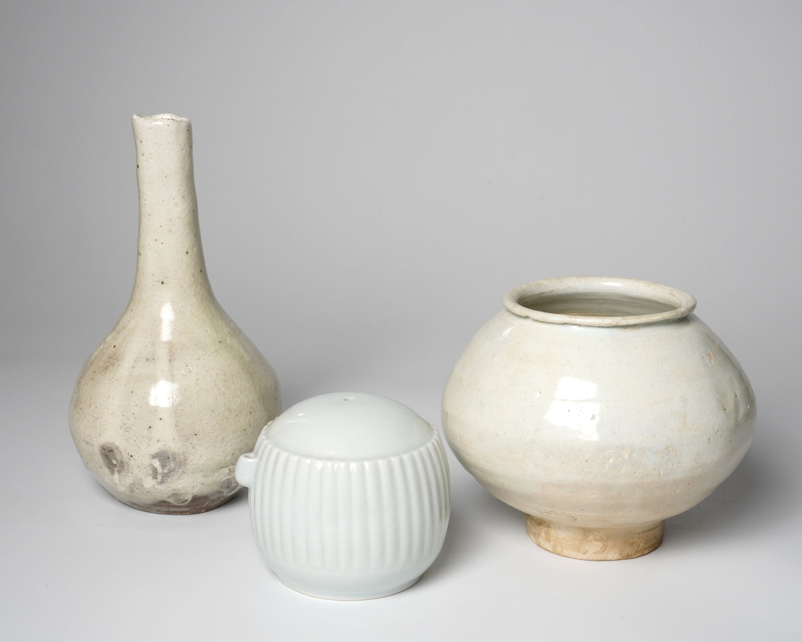 Korean Lee Dynasty White Glazed Jar 李朝白磁壺