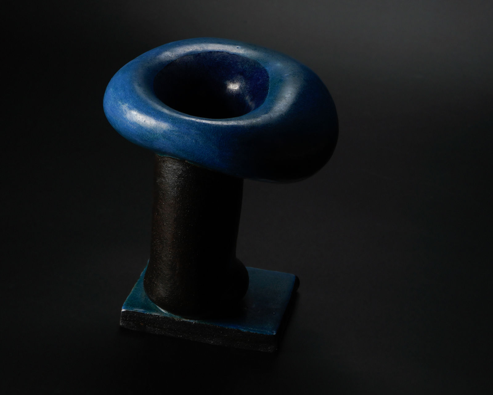 Yanagihara Mutsuo 柳原睦夫, Tubular flower vase with azure glaze 碧釉筒花入, 2014
