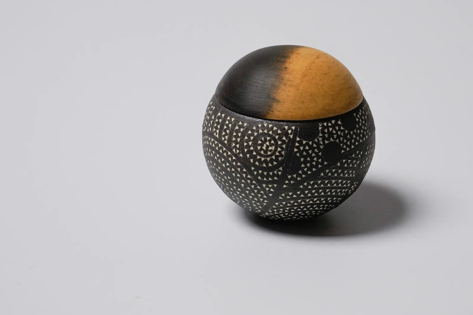 Kitamura Junko 北村純子, Small Container with Natural Persimmon Wood LidNo.4 盒子