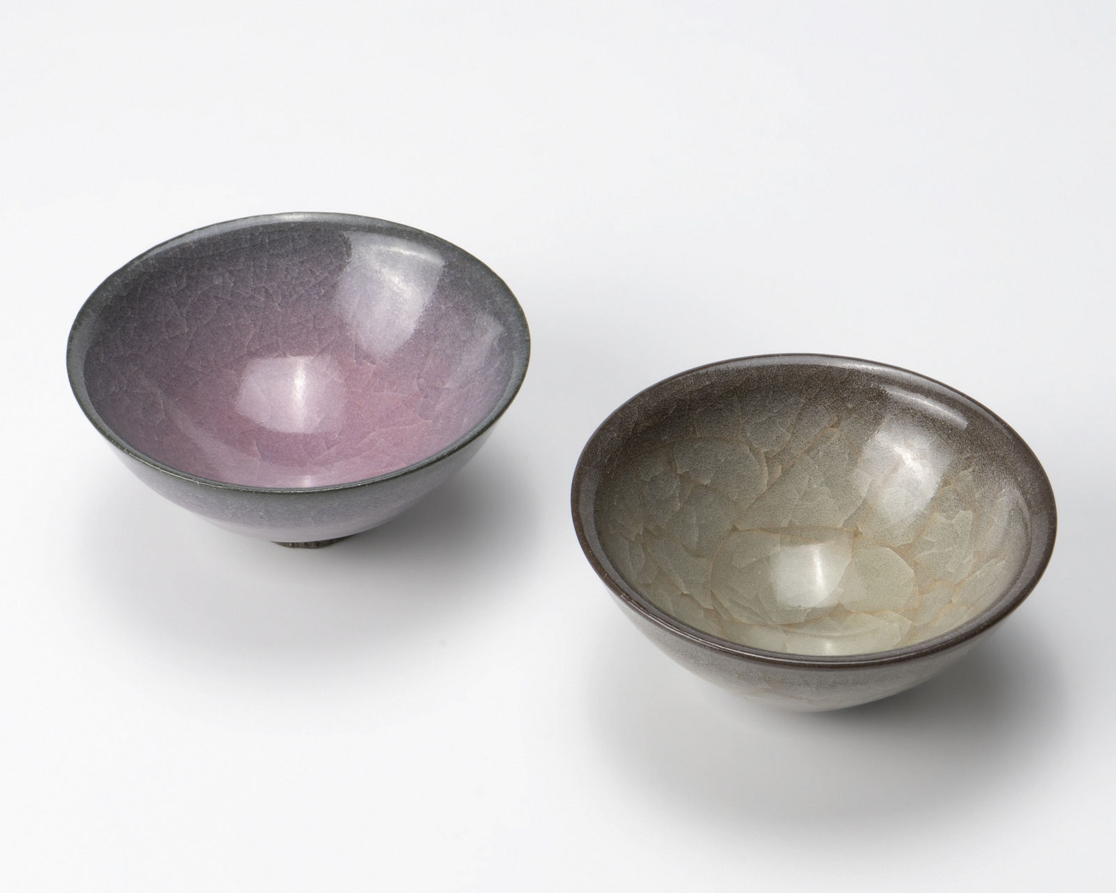 Fujita Naoki 藤田直樹, Beige-glazed porcelain sake cup