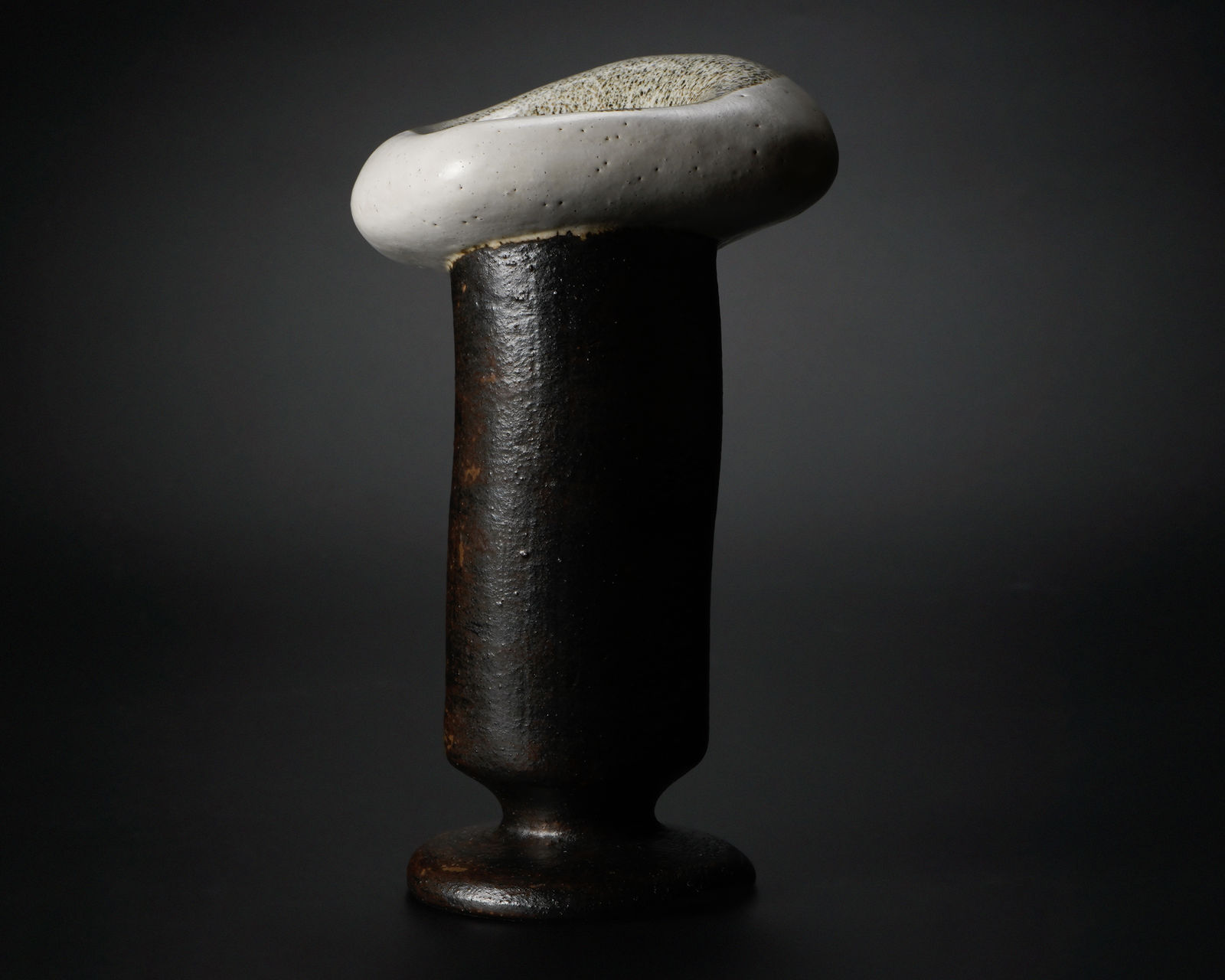 Yanagihara Mutsuo 柳原睦夫, Tubular flower vase with white glaze 白釉筒花入, 2010-2013