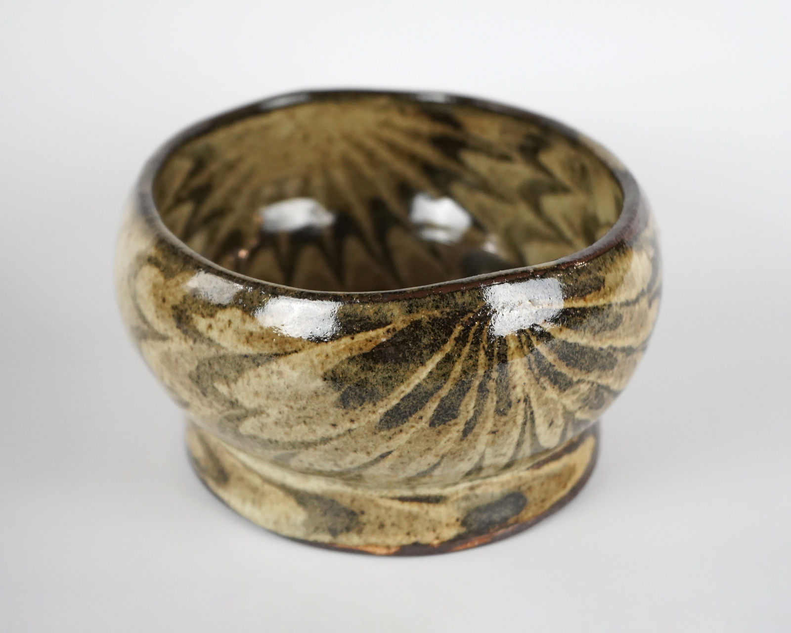 Ueda Tsuneji 上田恒次, Neriage bowl 俵鉢 練上鶉手