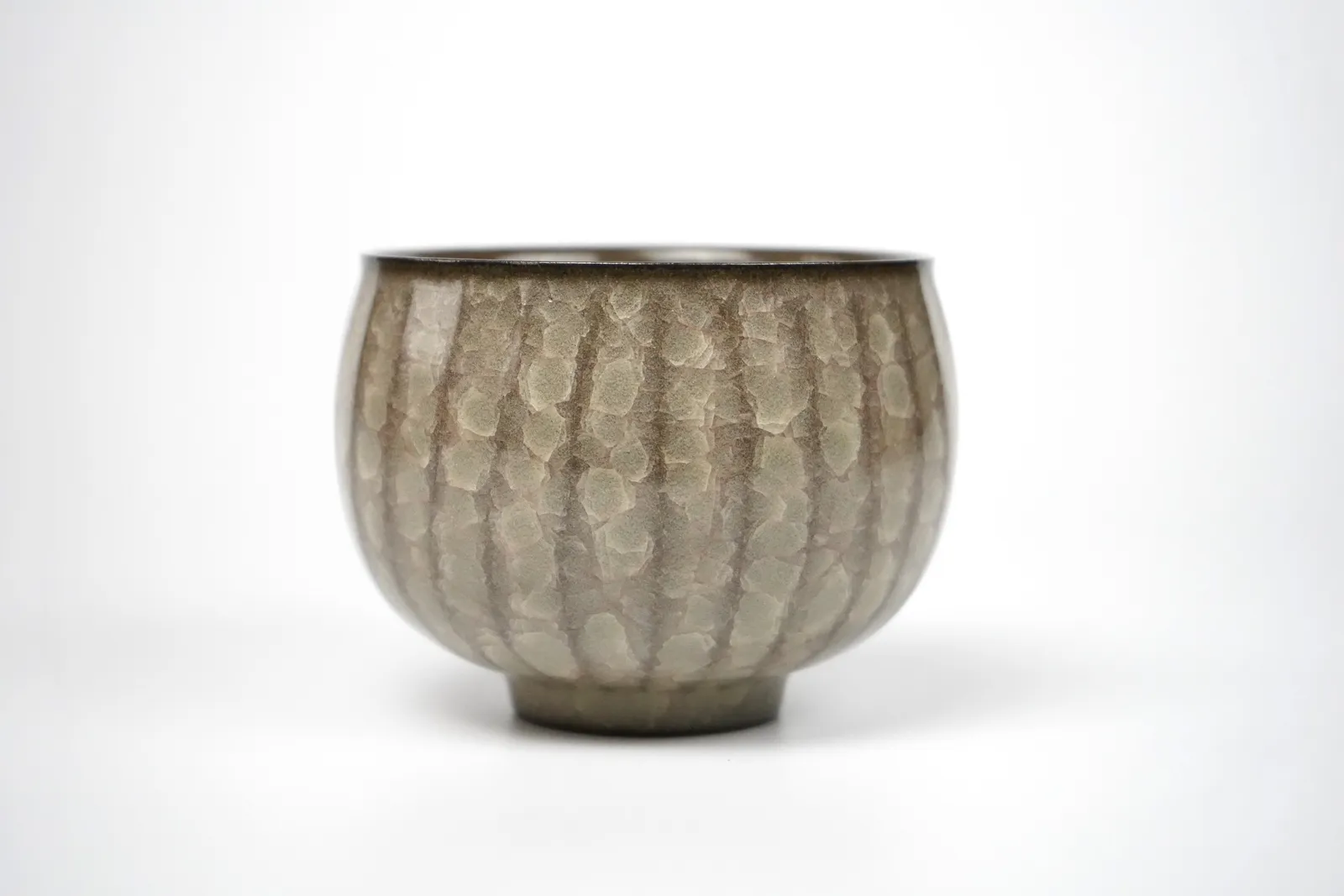 Minegishi Seiko 峯岸勢晃, Beige Colored Teabowl in Cracked Celadon
