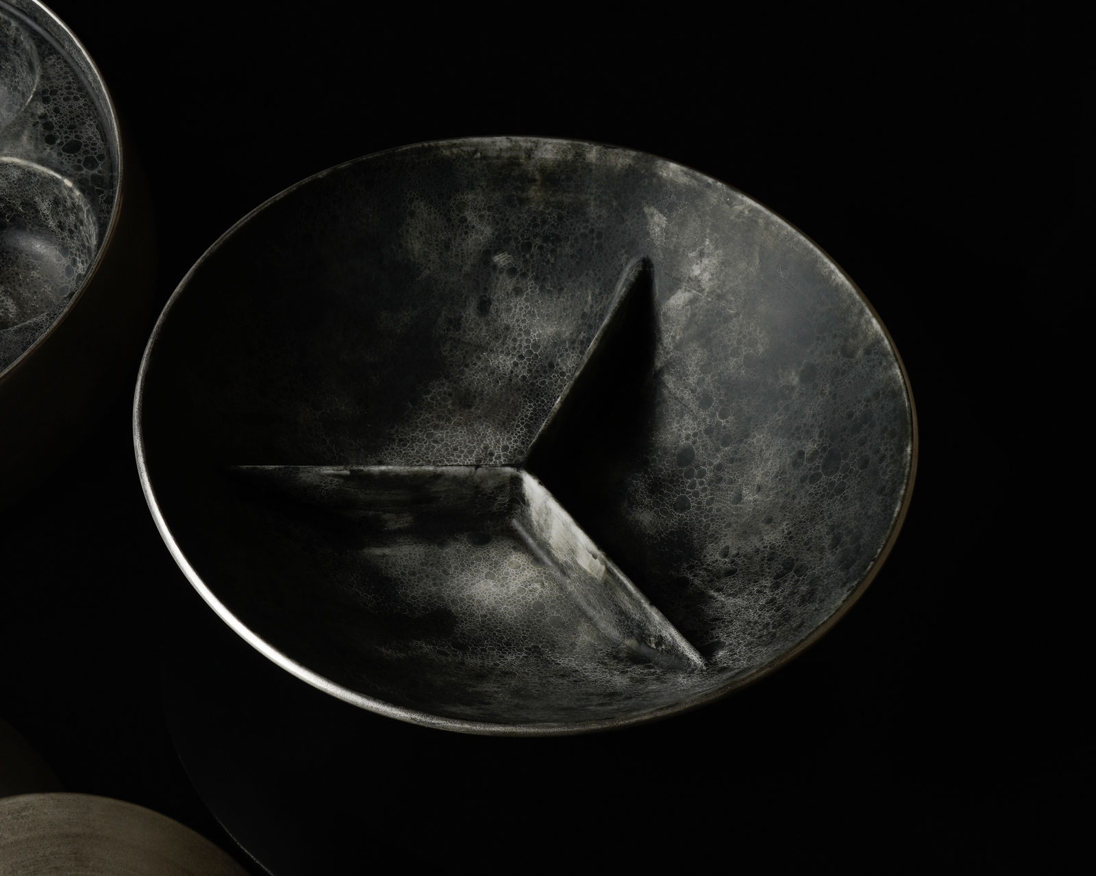 Terauchi Shinji 寺内信二, Five-tiered moon shaped box with silver 本銀彩 Moon Surface 珠型五段重, 2024