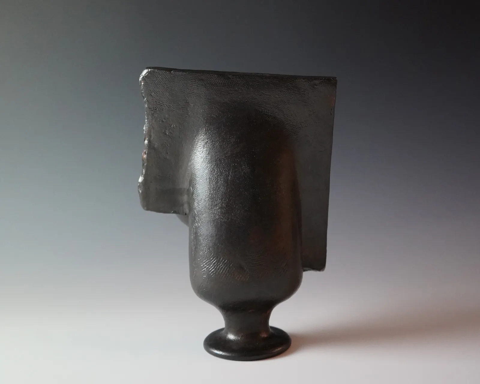 Yanagihara Mutsuo 柳原睦夫, Vessel "where the soul resides" 碧釉壷 “玉の所在”, 2014