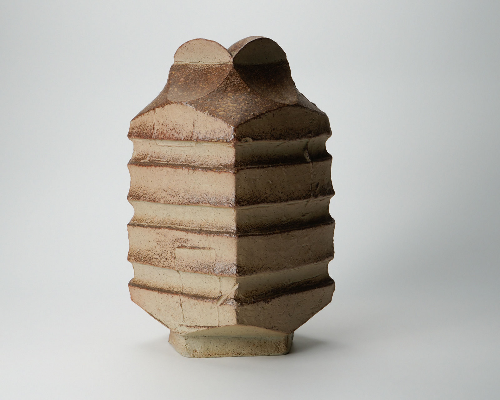 Mori Togaku 森 陶岳, Faceted Bizen jar, 1990